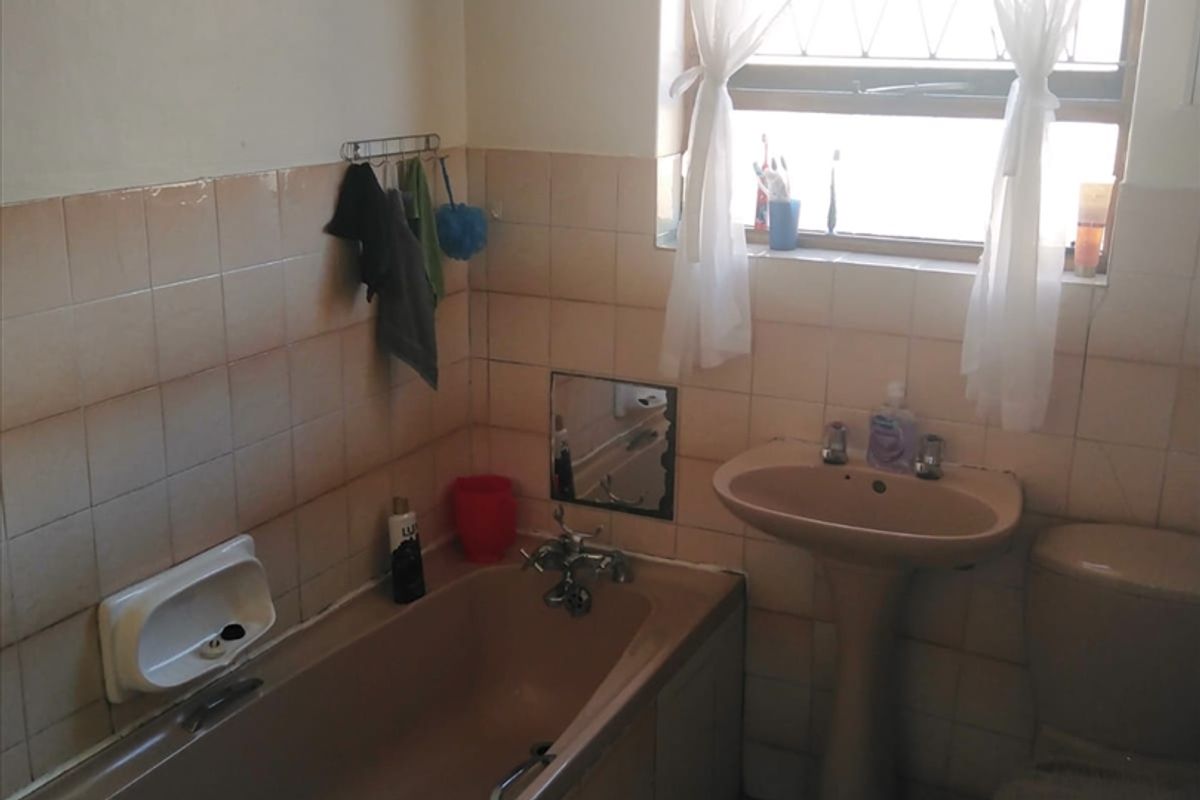 2 Bedroom Townhouse in Newton Park - Photo 5