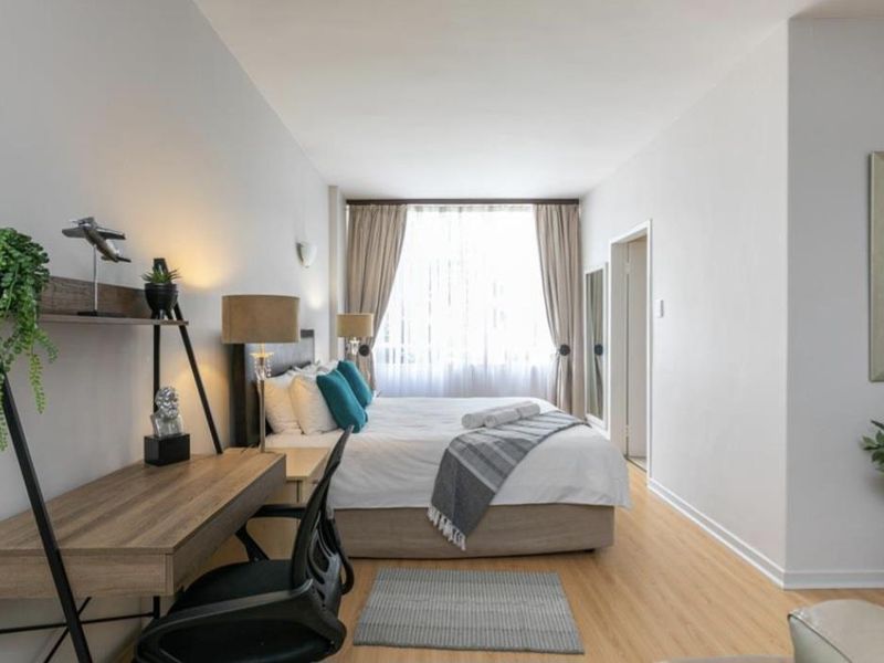 A CHARMING ONE BEDROOM FURNISHED STUDIO - Photo 2