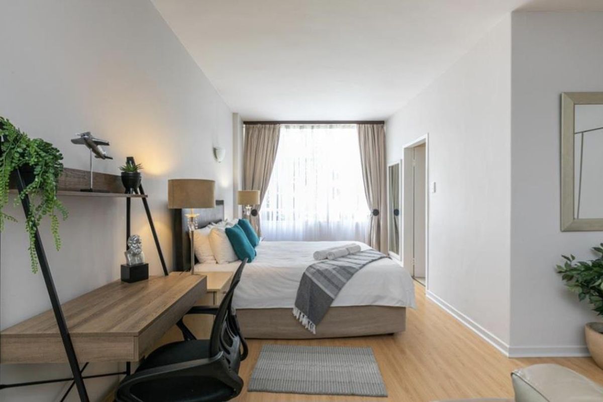 A CHARMING ONE BEDROOM FURNISHED STUDIO - Photo 2