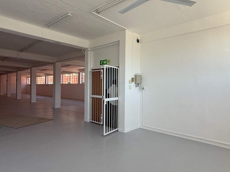 500m2 first floor unit ideal for fitness tenant to let - Photo 4