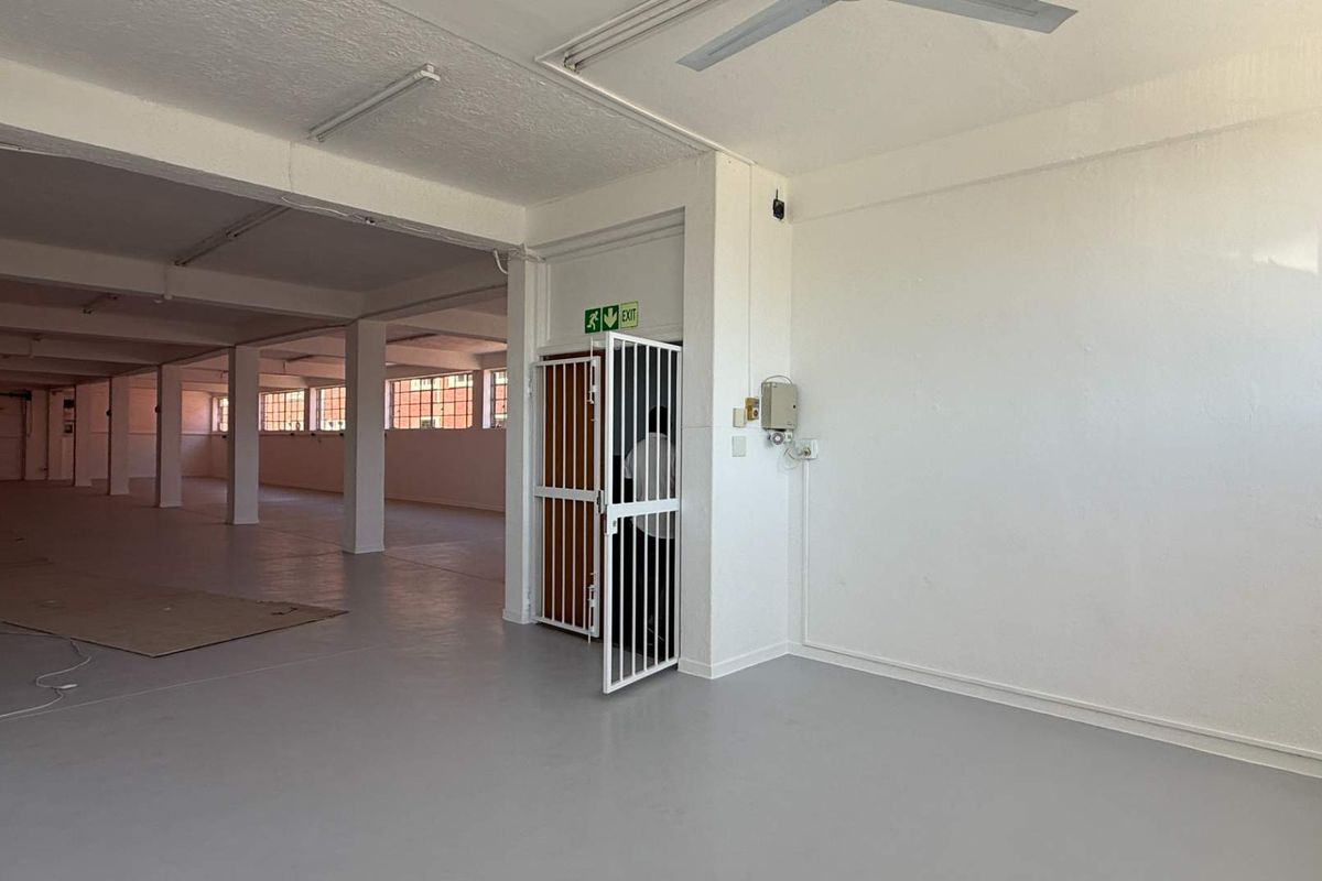 500m2 first floor unit ideal for fitness tenant to let - Photo 4