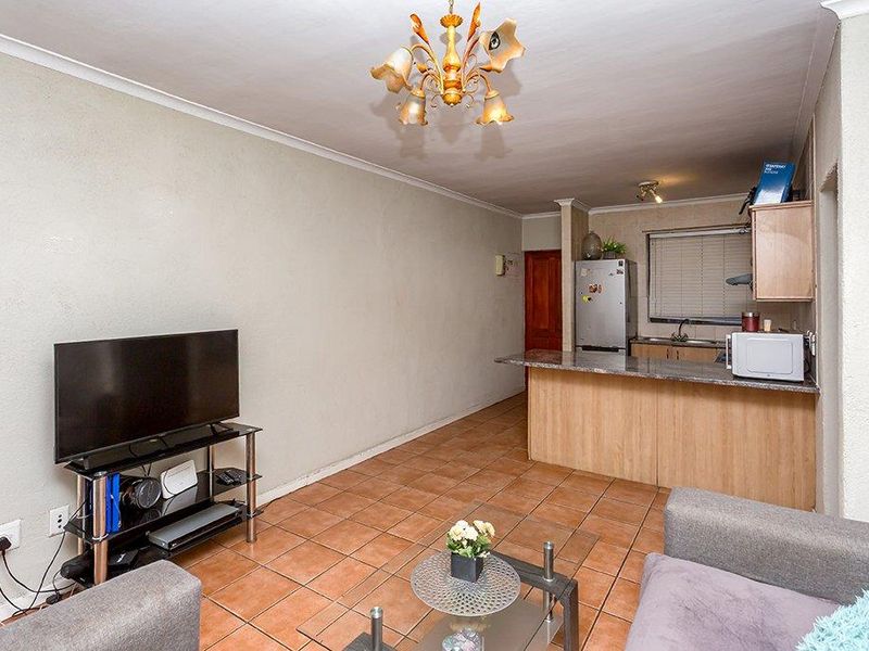 Two Bedroom Groundfloor Apartment With Garage - Photo 7