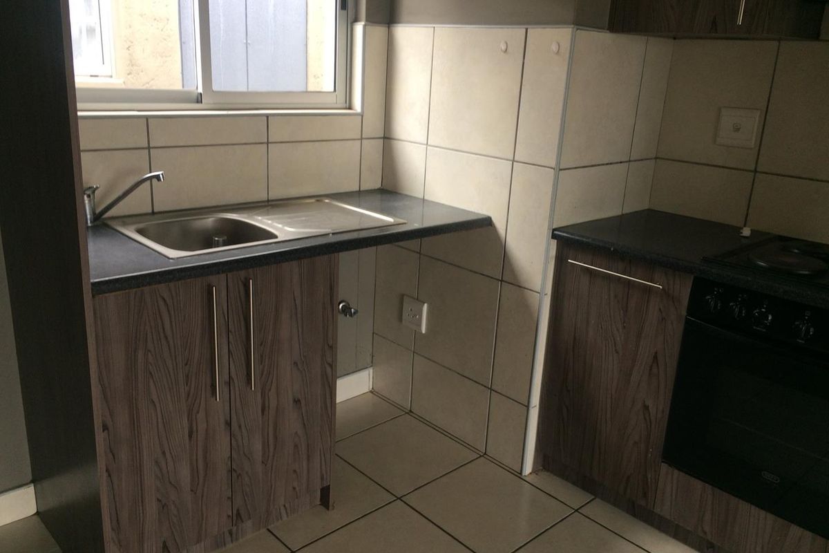 Unlock the door to your future at Hosea Kutako Apartments! For just N$800,000, you can own this charming 62m2 haven. - Photo 4