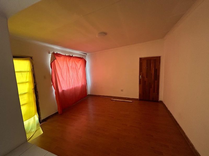 5 Bedroom Family House in Pretoria Gardens - Photo 10