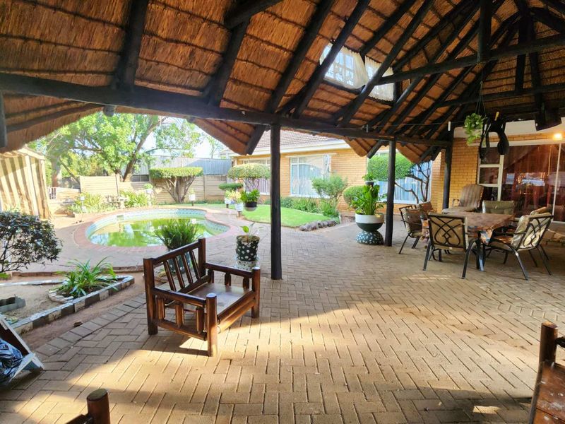 Sensational Suburban Sanctuary - Photo 10