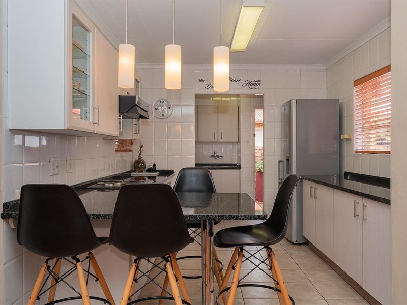 Spacious & Secure 3-Bedroom Townhouse in Edleen – Move-In Ready! - Photo 8