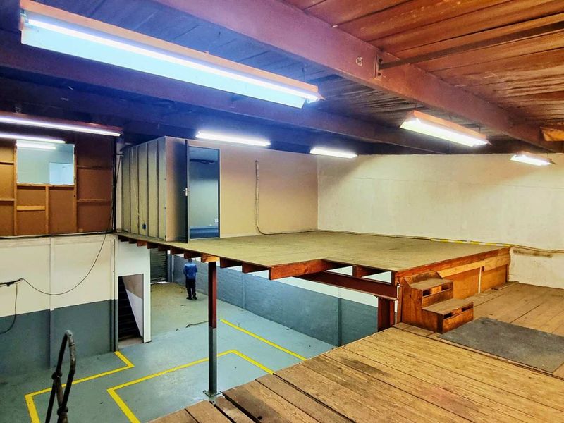 154m2 sectional title mini factory in Glen Anil with 3-phase power, fibre, and secure access. Ideal for owner-occupiers or investors. - Photo 3