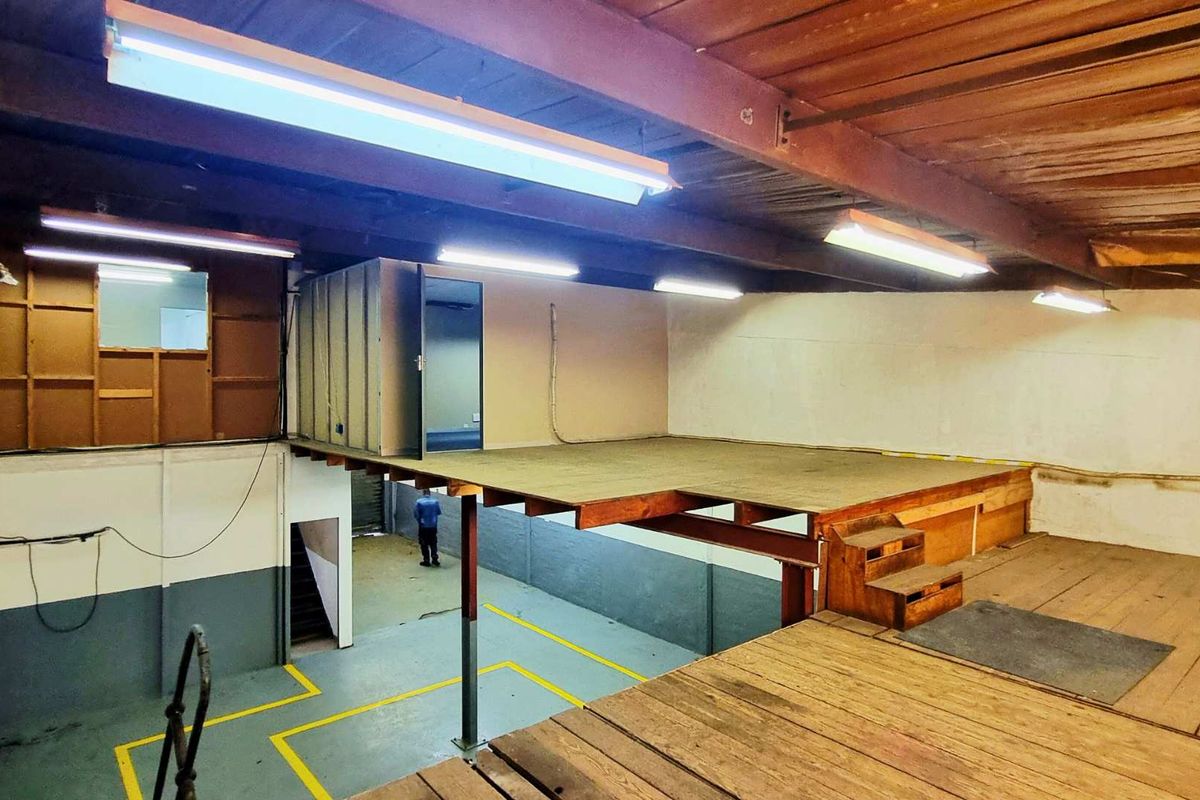 154m2 sectional title mini factory in Glen Anil with 3-phase power, fibre, and secure access. Ideal for owner-occupiers or investors. - Photo 3