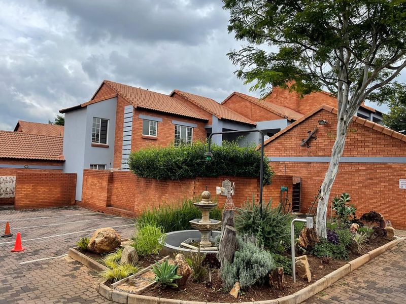 2 Bedroom Top unit in Die Hoewes - Photo 7