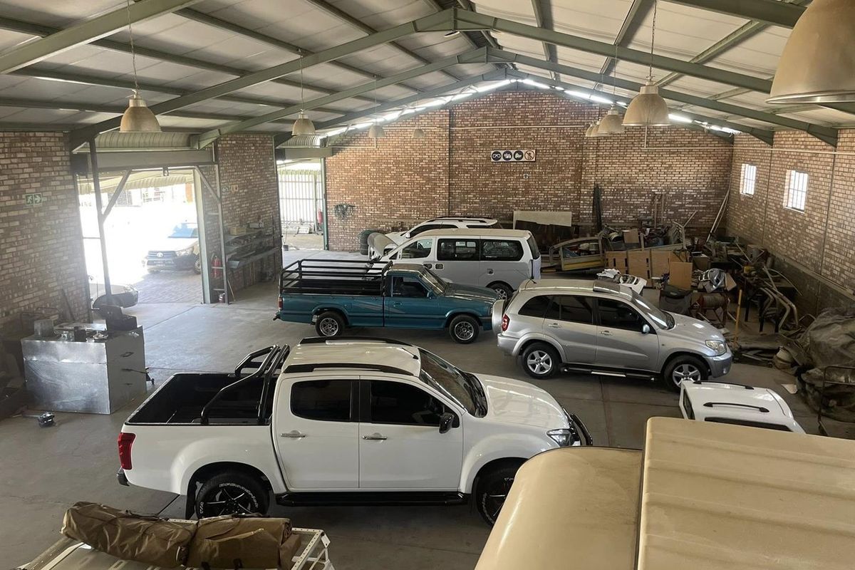 TO LET!! WAREHOUSE IN LAFRENZ INDUSTRIAL AREA - Photo 3