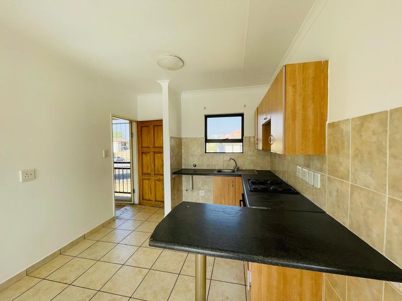 Secure 1-Bedroom Unit in a Prime Boksburg Location Ideal for Young Professionals & Investors - Photo 6