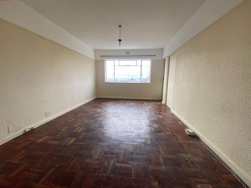 Wonderful Opportunity - Charming Corner 2-Bedroom Apartment with Stunning Views - Photo 3