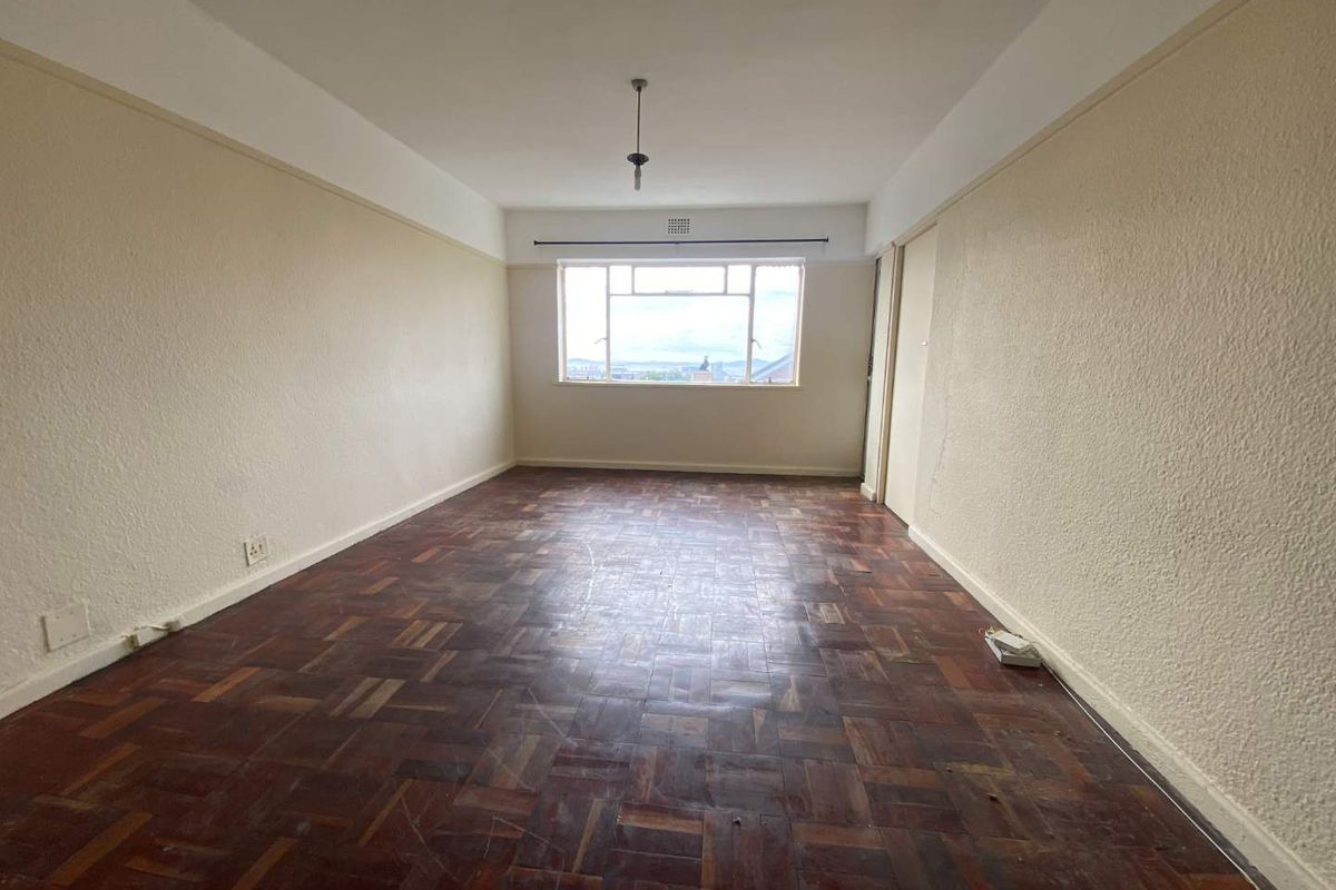 Wonderful Opportunity - Charming Corner 2-Bedroom Apartment with Stunning Views - Photo 3