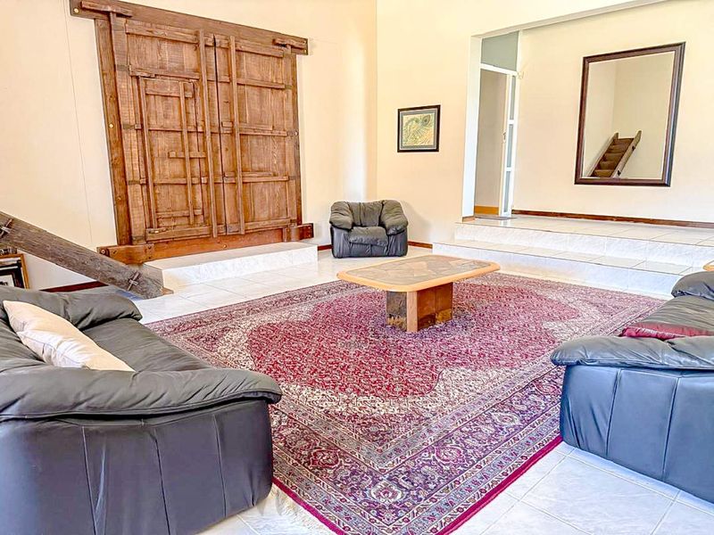 Grand Home For Sale in Klein Windhoek, Windhoek - Photo 8