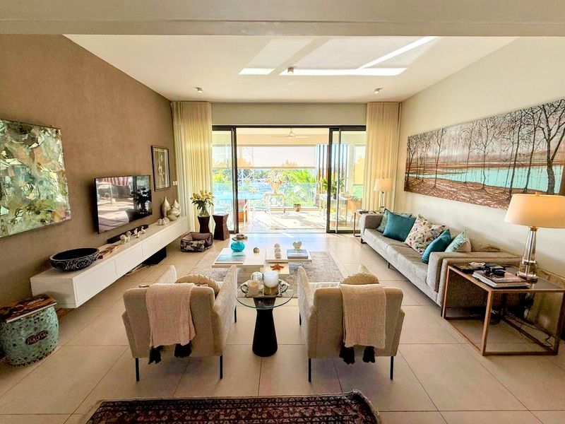 Elevated Island Living with a Front-Row Seat to Coin de Mire - Photo 4