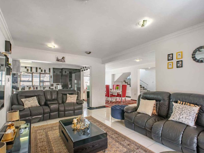 A 4 Bedroom Family Home for Sale in  Stone Ridge Country Estate - Photo 5