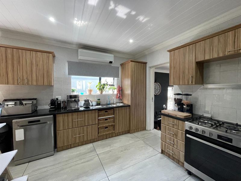 Contemporary 4-Bedroom Home in Monte Christo Eco Estate - Photo 10