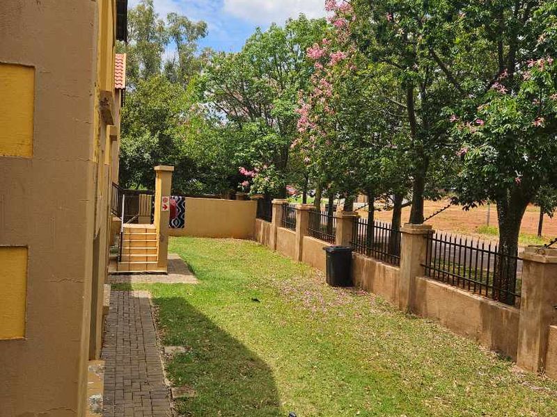 2 bedroom townhouse in the heart of winternest, akasia - Photo 4