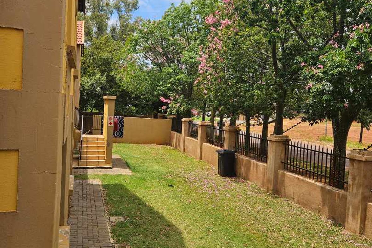 2 bedroom townhouse in the heart of winternest, akasia - Photo 4