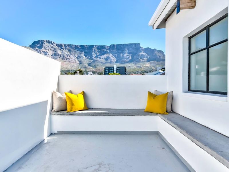 A Striking Renovation With Exceptional Value in Gardens - Photo 10