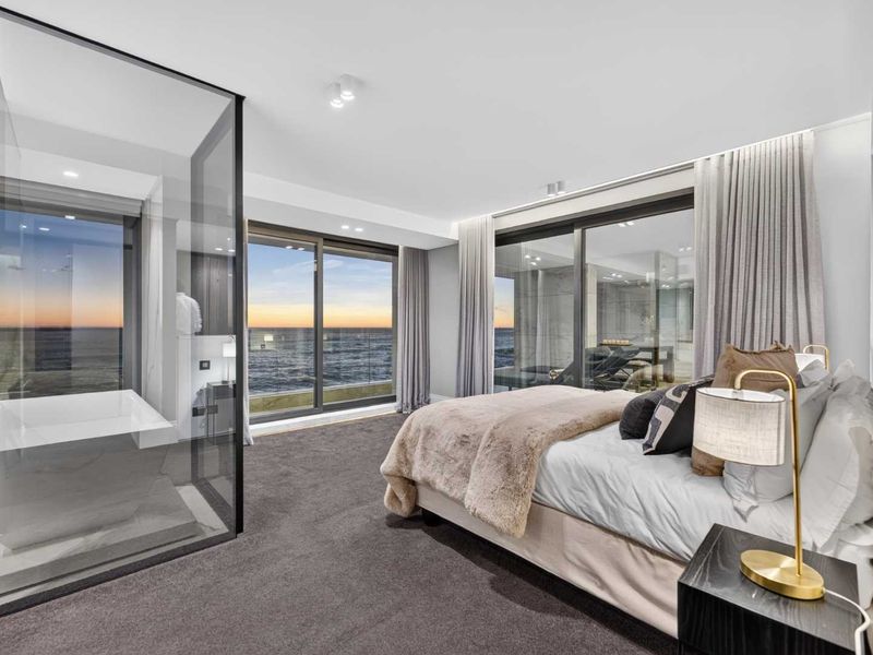 Exceptional Oceanfront Penthouse in Bantry Bay - Photo 7
