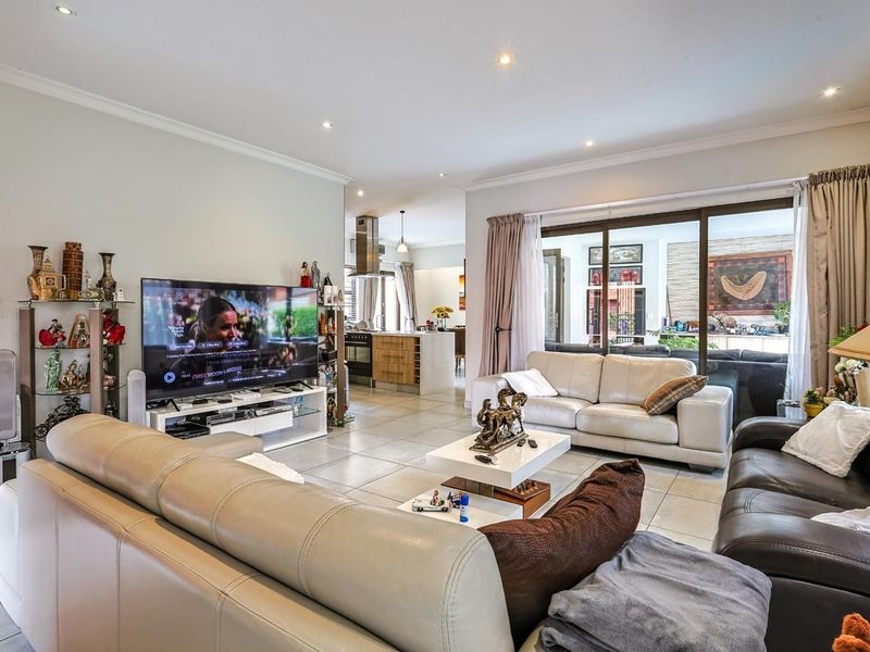 The New Classic: Uncompromised Self-Sufficiency - Photo 4