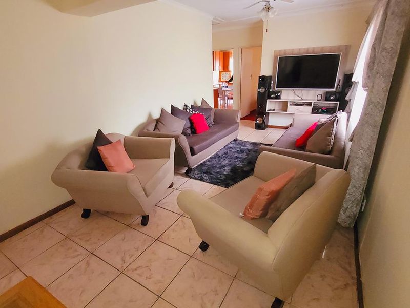 Desirable Features & Versatile Layout - Make it Yours Today - Photo 2