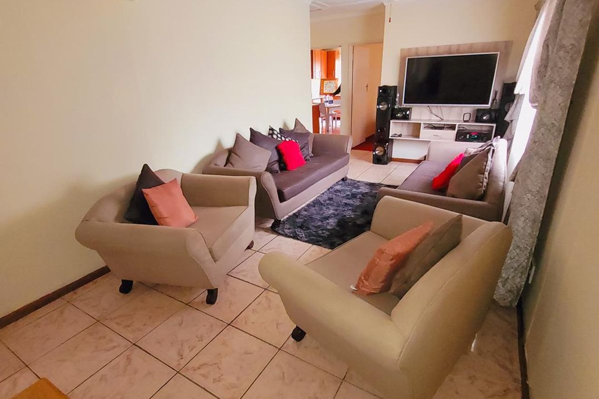 Desirable Features & Versatile Layout - Make it Yours Today - Photo 2