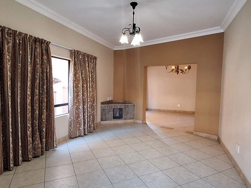 Spectacular 5 Bedroom Jewel in South Crest - Photo 4