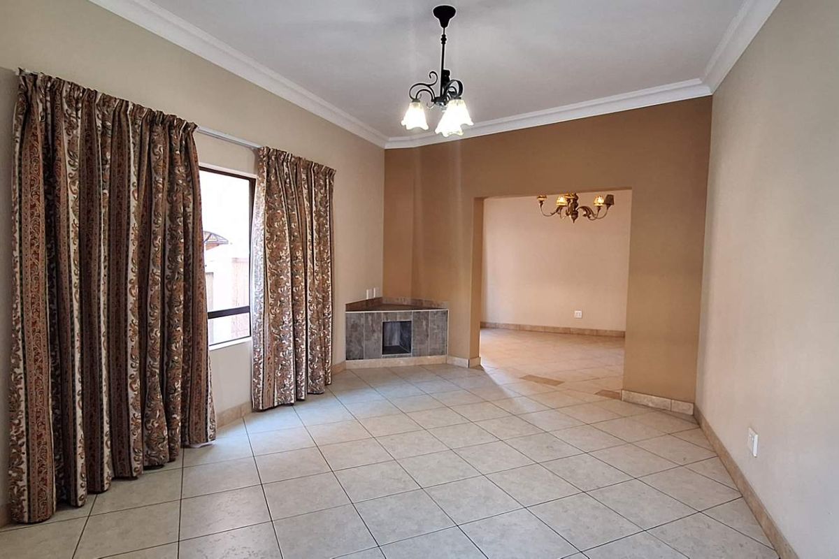 Spectacular 5 Bedroom Jewel in South Crest - Photo 4