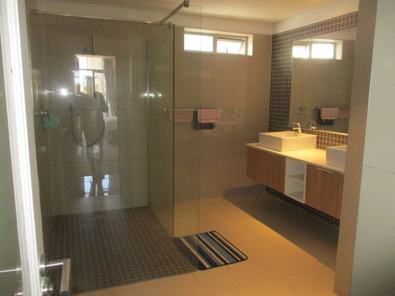 To Let: Fully furnished 2 Bedroom Apartment (Freedom Plaza) - Photo 8