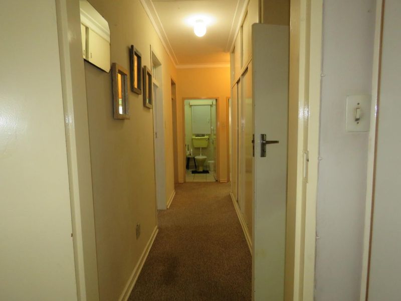 Ideal Family Haven: Spacious Home, Flat & Large Garage - Photo 10