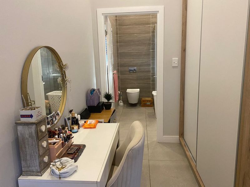 Excuiste House for Sale in Palm Lakes Estate - Photo 7