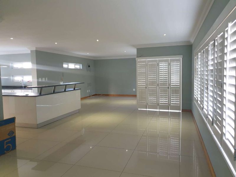 Beautiful 4 Bedroom House in Tranquil settings - Photo 2