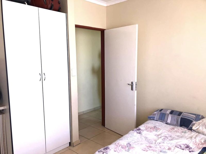 2 Bedroom Apartment For Sale in Otjomuise - Photo 8