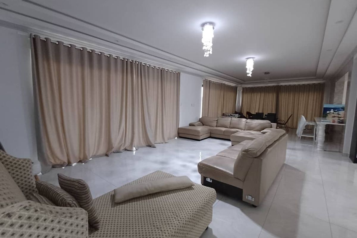 MODERN SPACIOUS 5 BEDROOM HOUSE FOR SALE IN HENTIESBAY - Photo 5