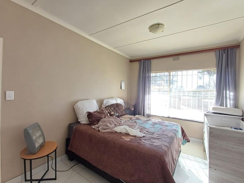 Perfect for the Young Professional or Single Tenant – Cozy, Convenient Living on Republic Road - Photo 6