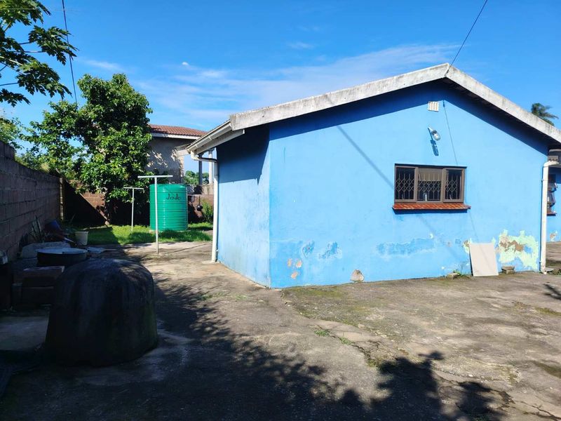 Spacious 4-bedroom house in one of the best area in Umlazi suburb - Photo 5