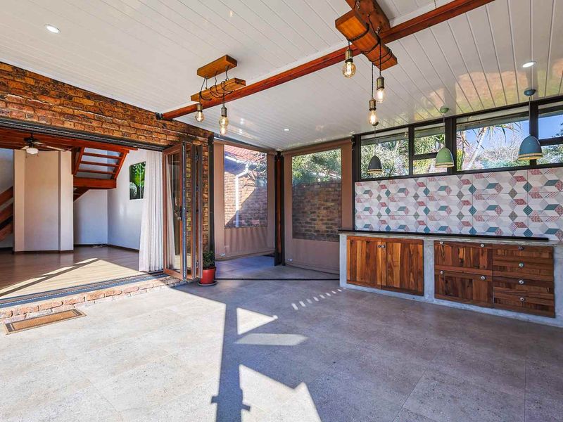 Stylish & Secure Living in the Heart of Faerie Glen - Photo 10