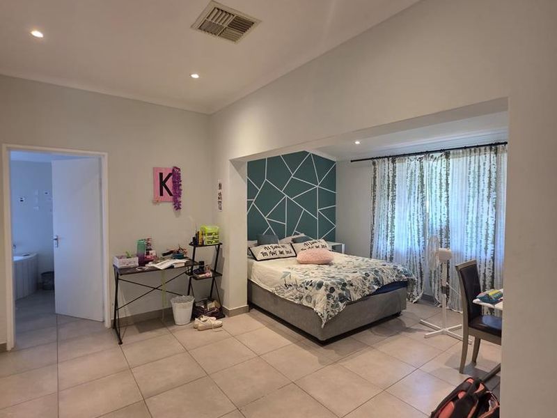 Large 3-bedroom house for sale in Tsumeb - Photo 2