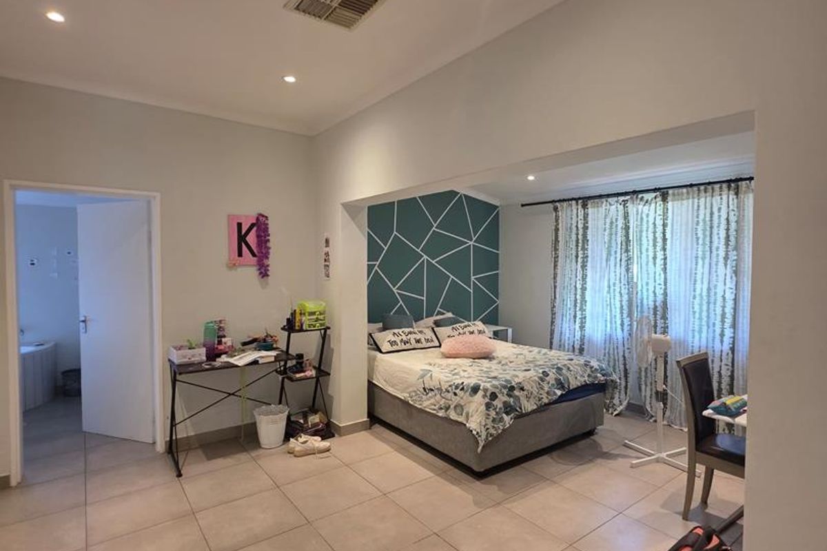 Large 3-bedroom house for sale in Tsumeb - Photo 2