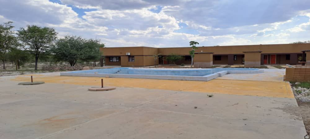 Lodging area with pool