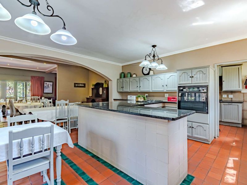 Exquisite Guest House in Waterkloof Ridge - Photo 8