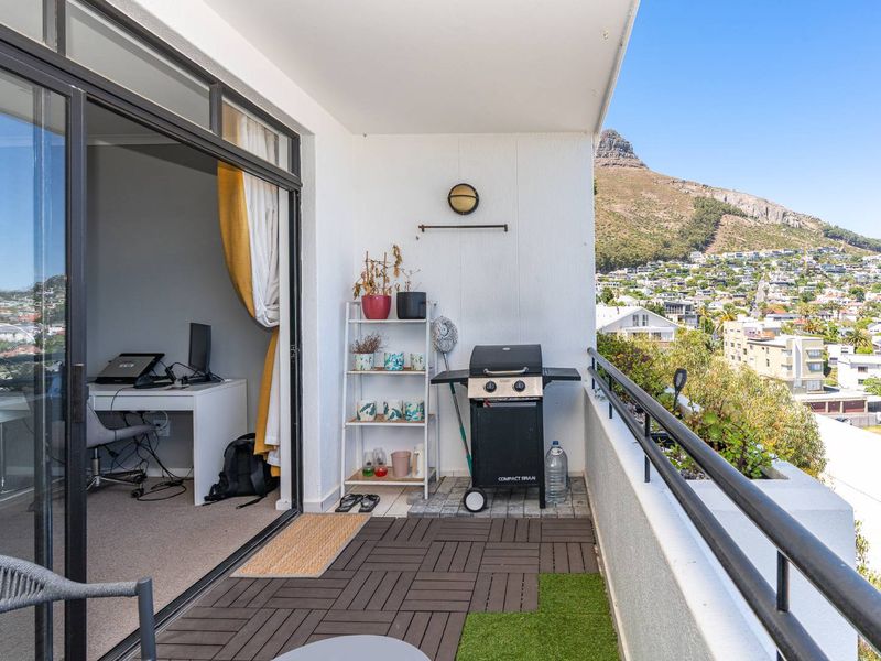 Elevated Apartment with Breathtaking Views at the Foot of Signal Hill - Photo 3