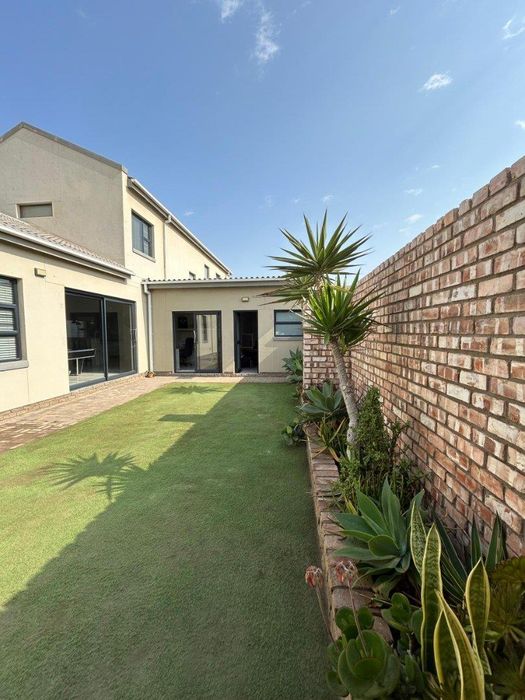 Property #2556858, House For Sale in Fairways Estate