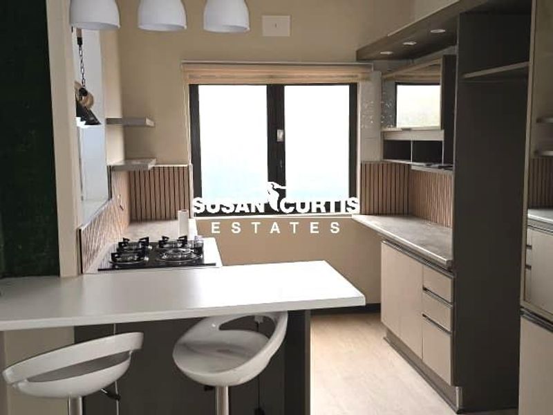 Family-Friendly House Featuring BBQ Room & Secure Enclosed Yard - Photo 7