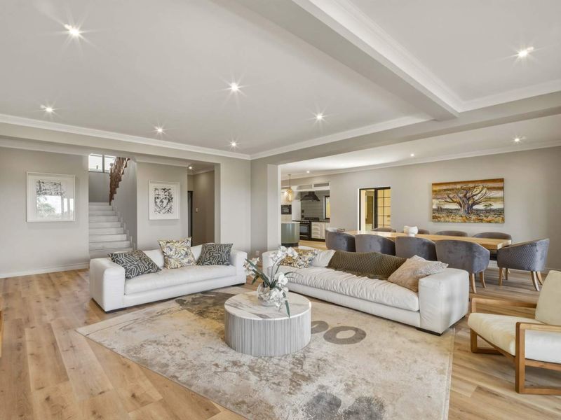 Prestigious 5-Bedroom Estate in Silver Oak Place, Waterkloof - Photo 3