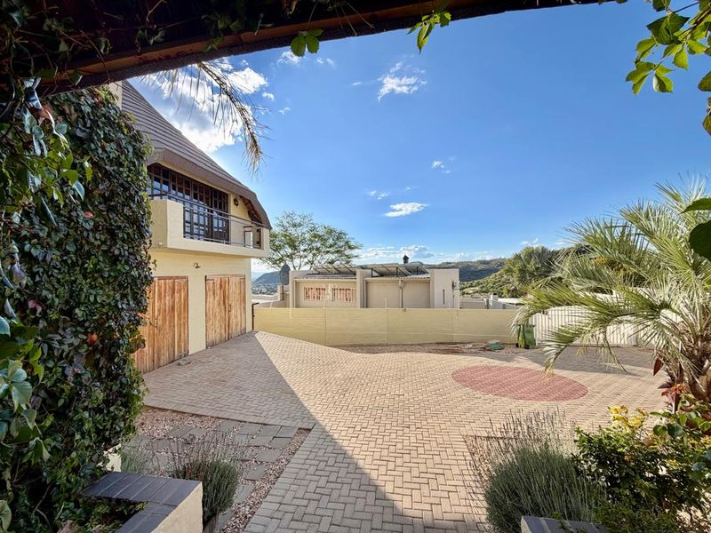 4 Bedroom House TO LET in Ludwigsdorf - Photo 2