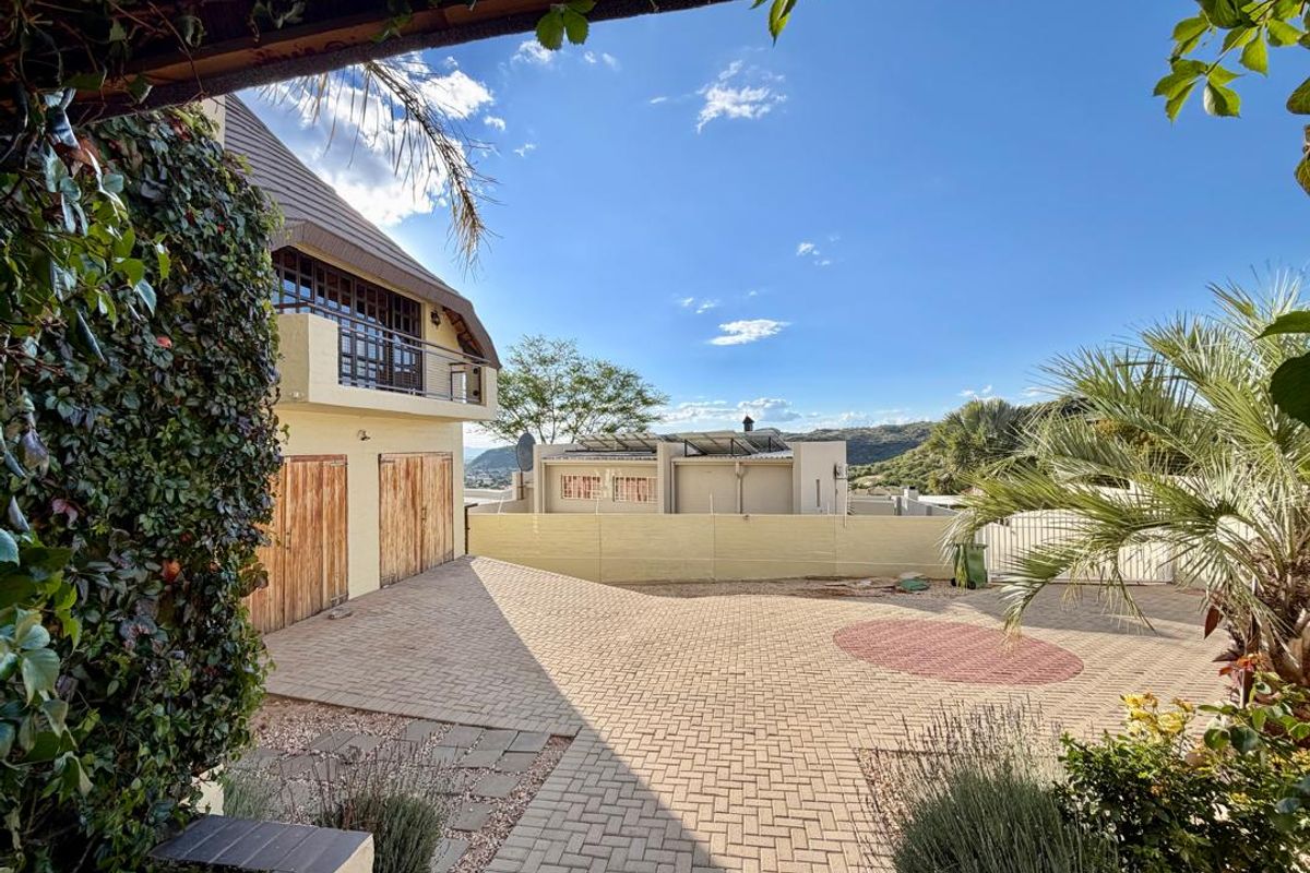 4 Bedroom House TO LET in Ludwigsdorf - Photo 2