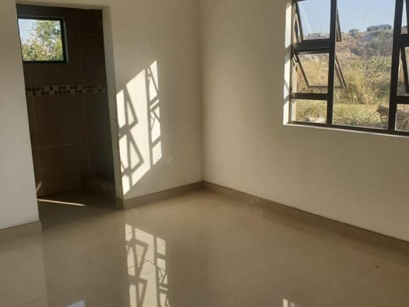 Spacious Townhouses in Umlazi Z - Photo 3